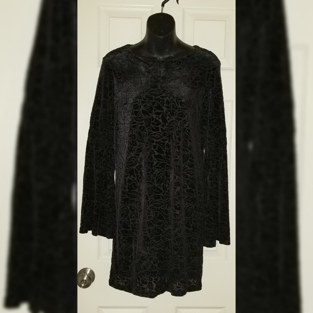 NWT Women's Black velvet dress size small